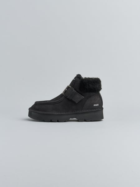 P009 WOMAN'S ANKLE STRAP BOOT NUBUCK SHEARLING LINING BLACK