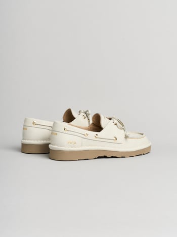 P019 scarpa allacciata donna Panchic in nabuk avorio