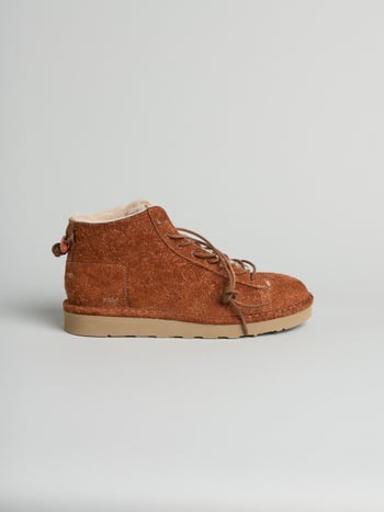P001 zapato abotinado hombre icon Panchic de ante crazy forrado en piel de oveja tabaco
