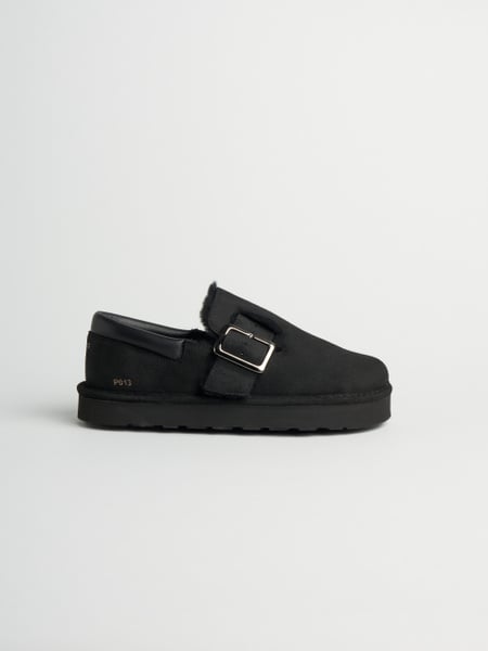 P013 scarpa con cinturino uomo bare Panchic in camoscio cerato foderata in montone nero