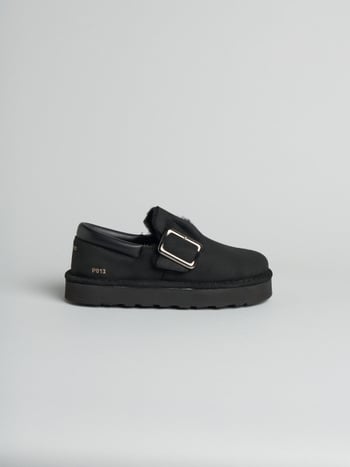P013 scarpa con cinturino donna aura Panchic in camoscio cerato foderata in montone nero