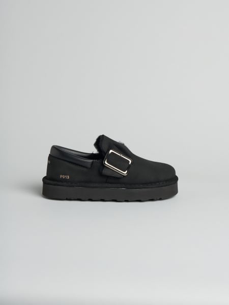 P013 scarpa con cinturino donna aura Panchic in camoscio cerato foderata in montone nero
