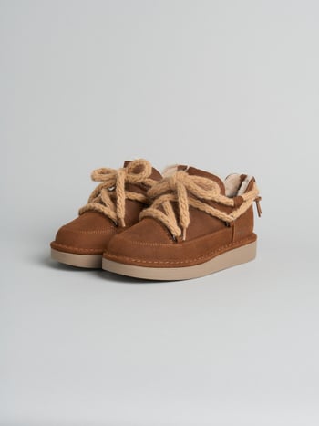 P021 stivaletto mini donna cozy Panchic in camoscio cerato foderato in montone cognac