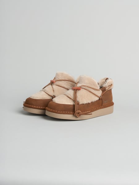 P021 stivaletto mini donna cozy Panchic in camoscio cerato e montone foderato in montone cognac