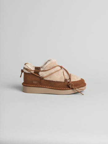 P021 stivaletto mini donna cozy Panchic in camoscio cerato e montone foderato in montone cognac